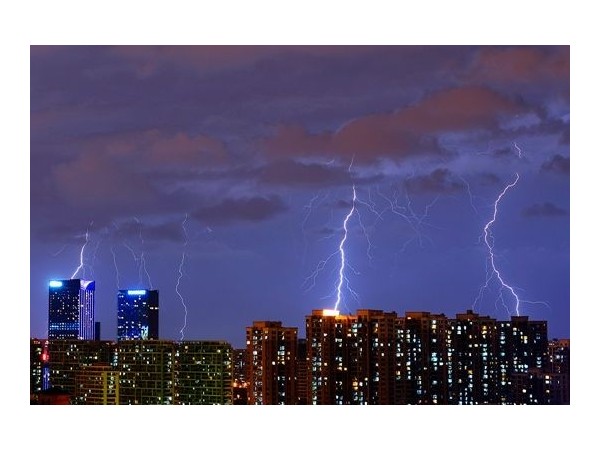 浪涌保護(hù)器和過(guò)電壓保護(hù)器的區(qū)別是什么？【光束防雷】