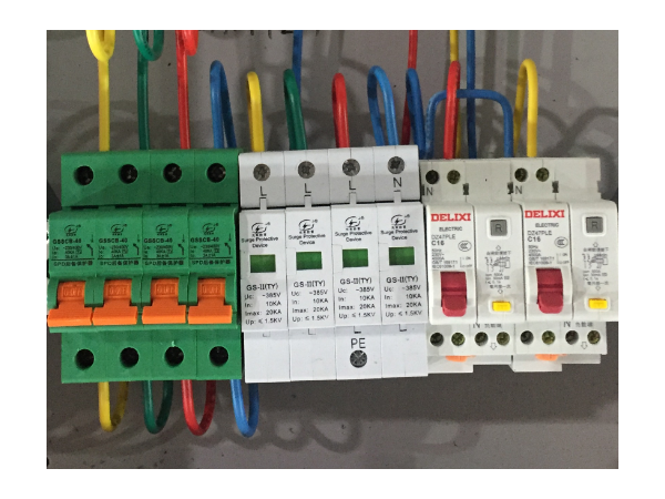 浪涌保護(hù)器前端保護(hù)開關(guān)