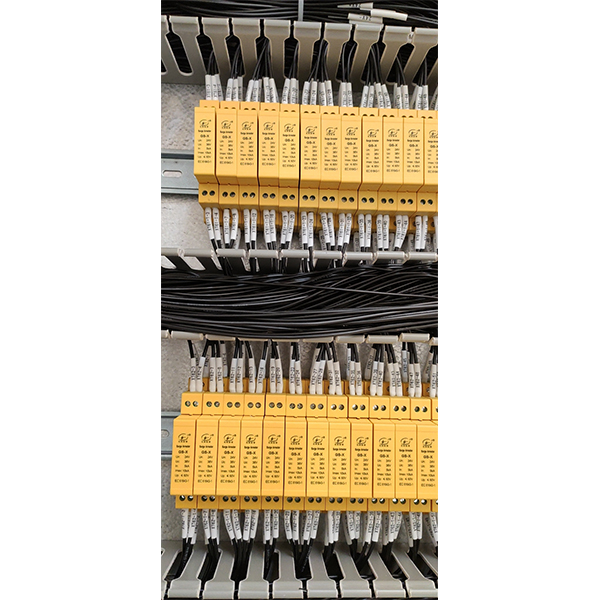 天饋線路浪涌保護(hù) 器