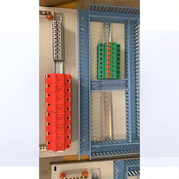 電涌保護(hù) 器